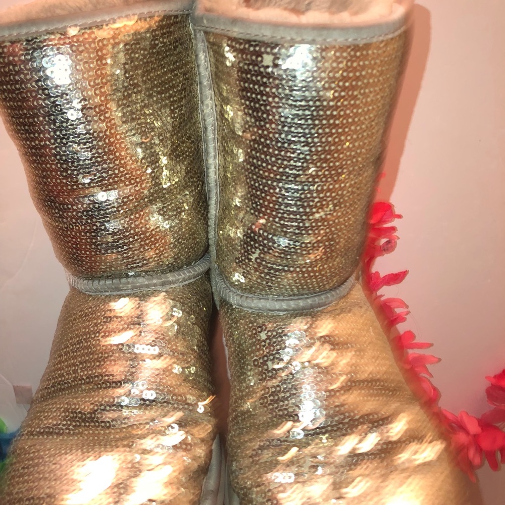 Uggs - Picture 2 of 7